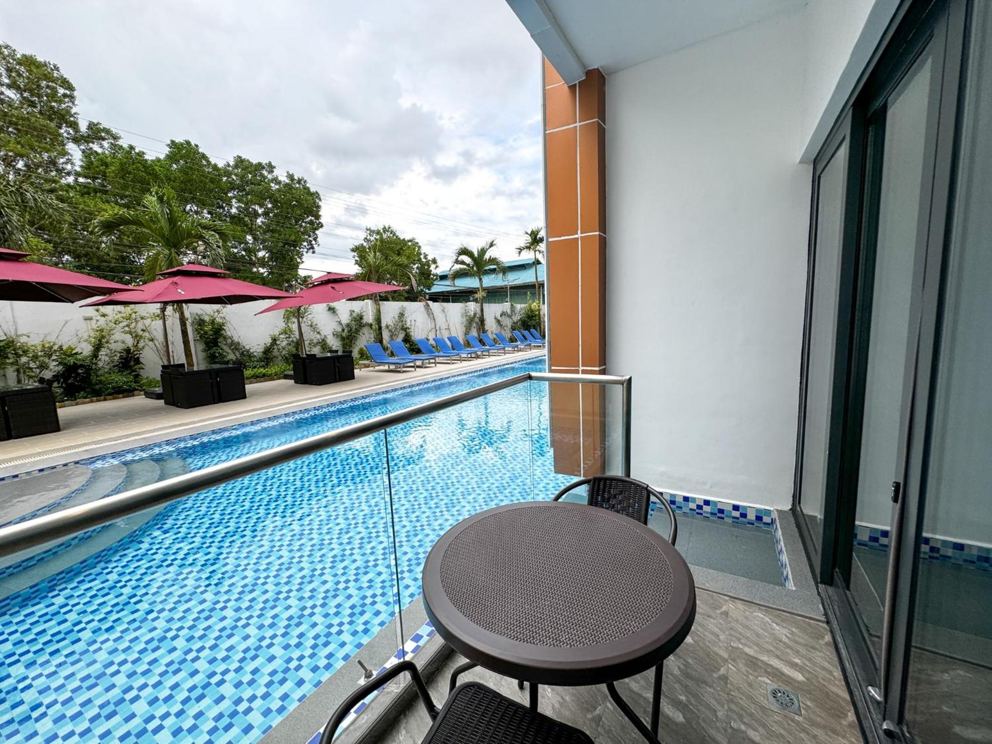Venus Royale Hotel Coron Extérieur photo
